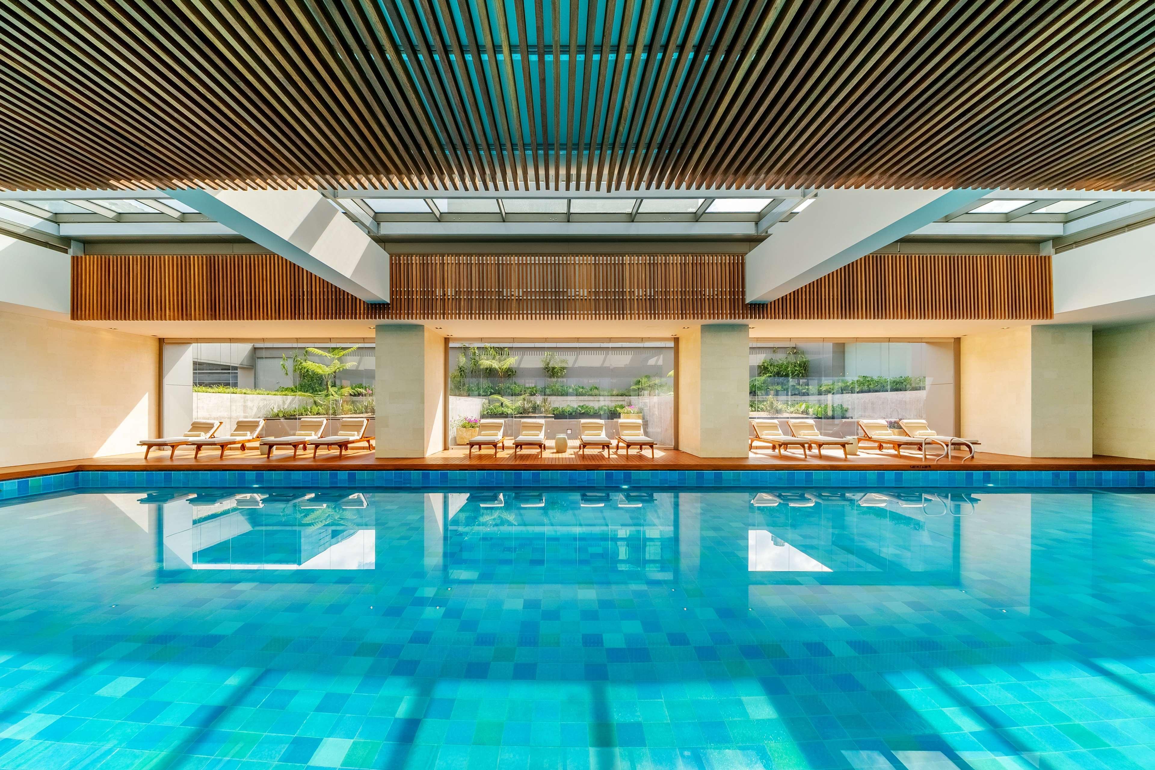 Hotel Grand Hyatt Bogotá Zewnętrze zdjęcie The swimming pool at the Westin