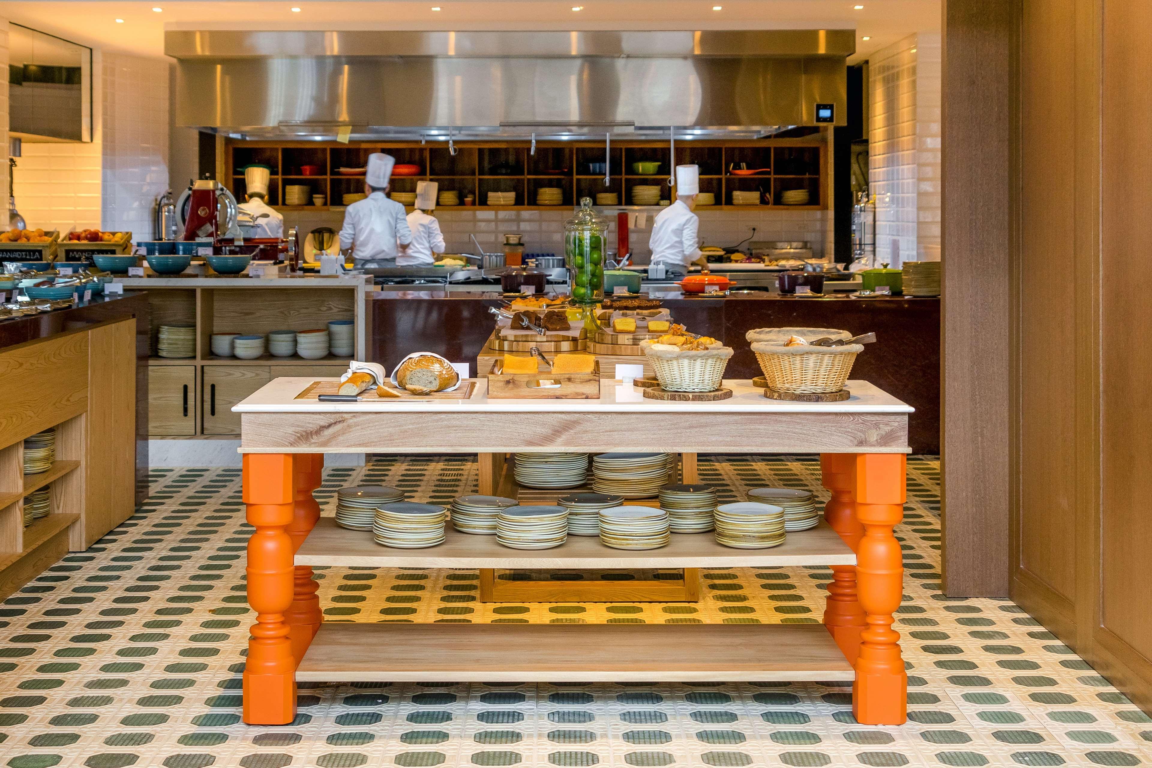 Hotel Grand Hyatt Bogotá Zewnętrze zdjęcie A live kitchen at a hotel